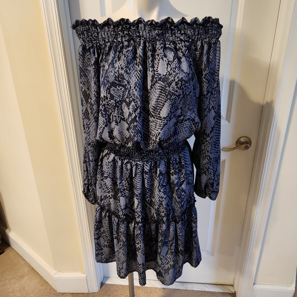 Juniper Blu Large dress off shoulders with ruffles